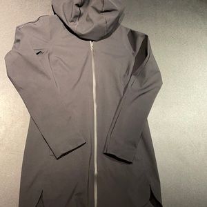 Lululemon repelshell jacket size 4-almost new!!
